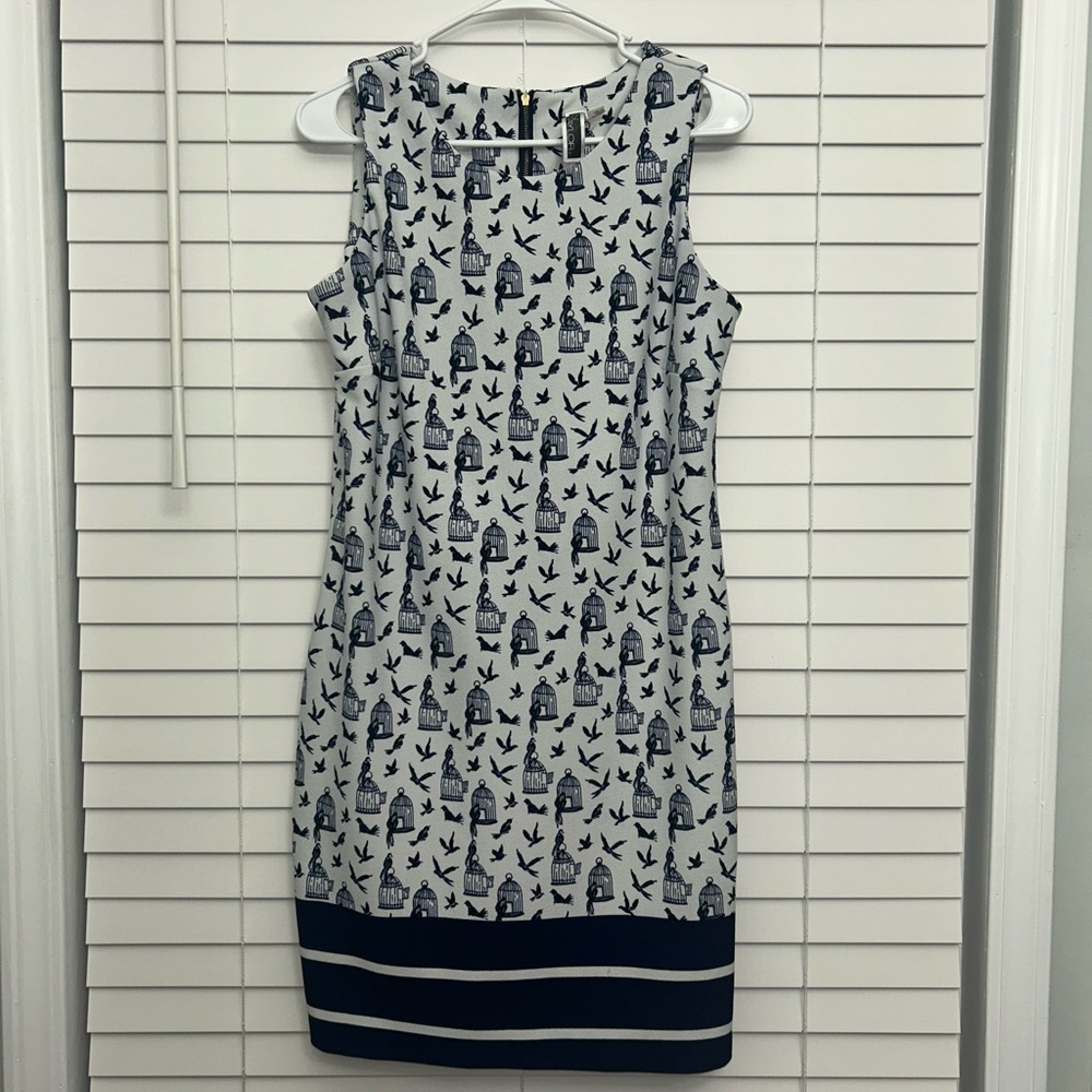 Sleeveless White & Navy Birdcage Print Shift Dress